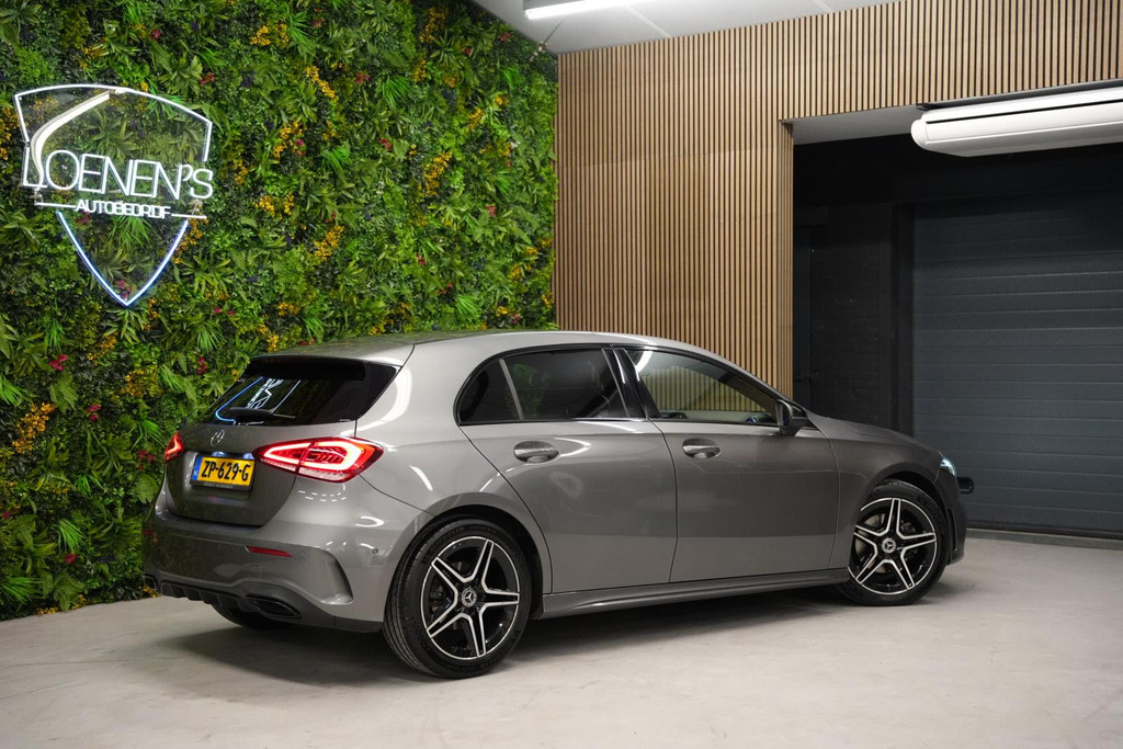 Mercedes-Benz A-Klasse 180 AMG Night Upgrade / CarPlay / Camera 48393923-1.jpg | Loenen's Autobedrijf