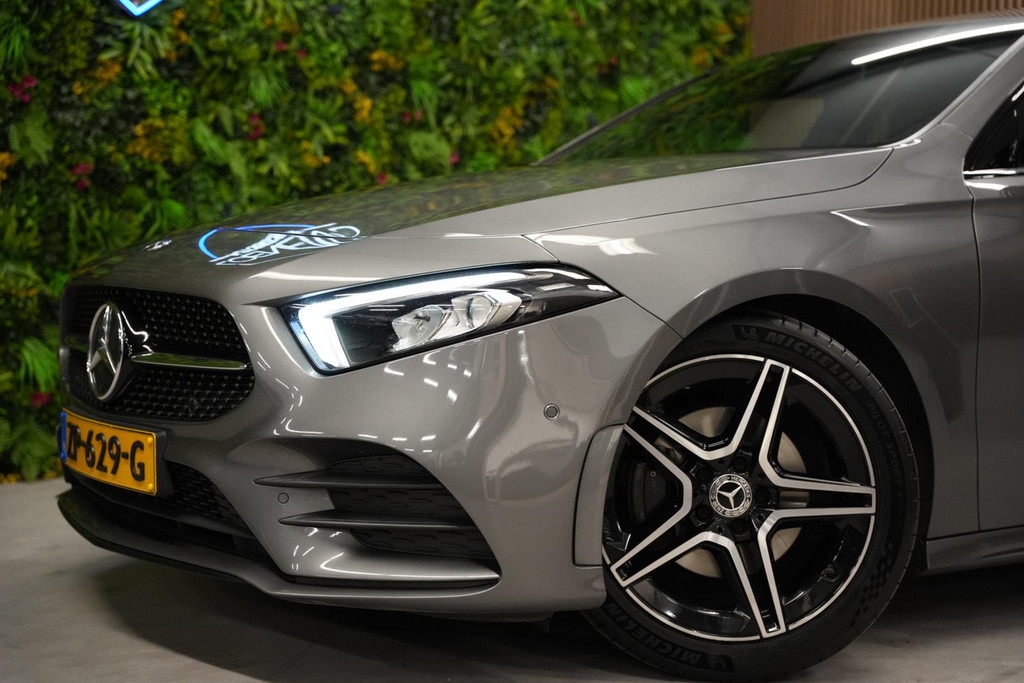 Mercedes-Benz A-Klasse 180 AMG Night Upgrade / CarPlay / Camera 48393923-2.jpg | Loenen's Autobedrijf