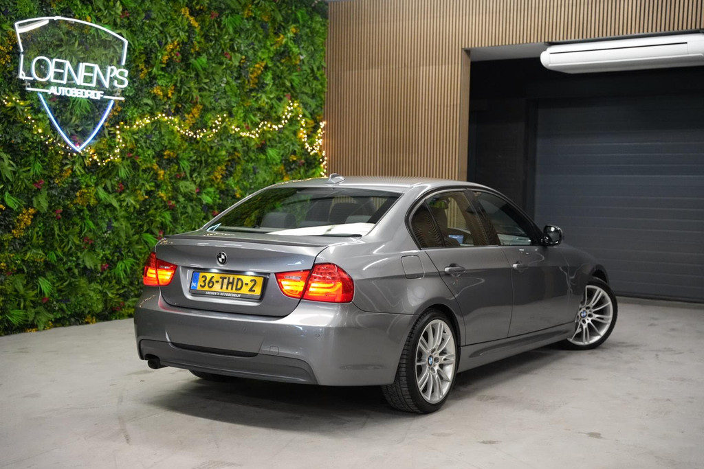 BMW 3 Serie 318i M Sport / Cruise / PDC / Navigatie 49879648-1.jpg | Loenen's Autobedrijf