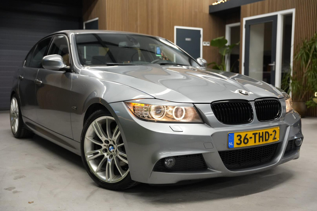 BMW 3 Serie 318i M Sport / Cruise / PDC / Navigatie 49879648-2.jpg | Loenen's Autobedrijf