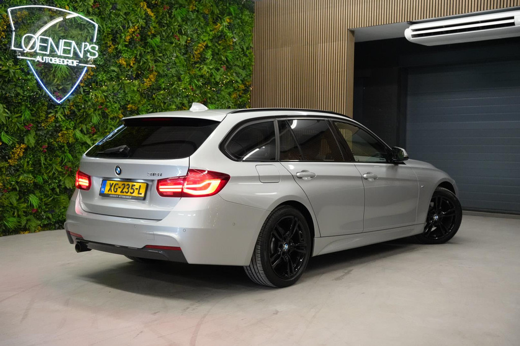 BMW 3 Serie Touring 318i M Sport Edition / Pano / Camera / HUD 49957001-1.jpg | Loenen's Autobedrijf
