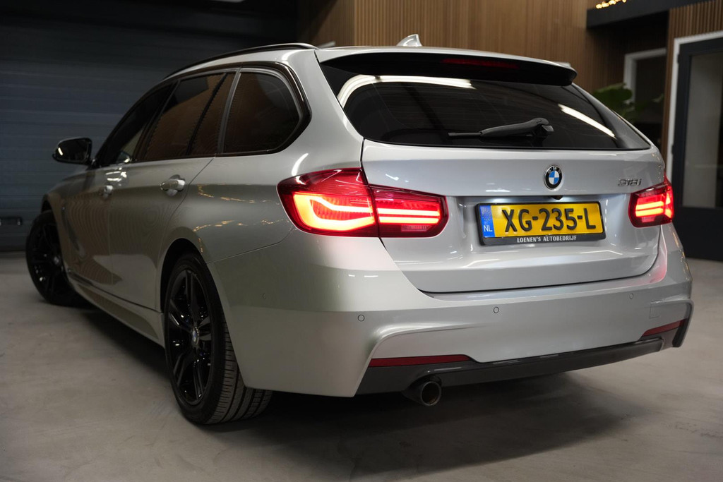 BMW 3 Serie Touring 318i M Sport Edition / Pano / Camera / HUD 49957001-3.jpg | Loenen's Autobedrijf