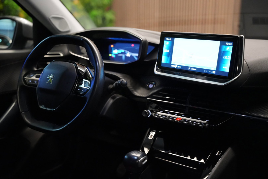 Peugeot 2008 1.2 PureTech Allure / Achteruitrijcamera / CarPlay 51887951-2.jpg | Loenen's Autobedrijf