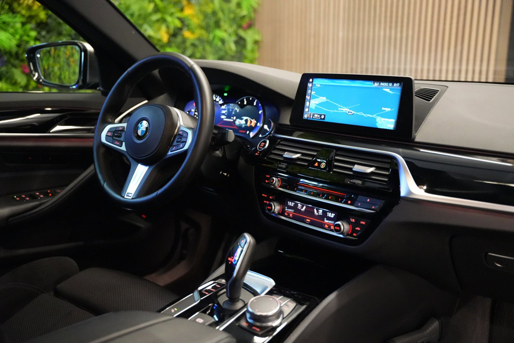 BMW 5 Serie M550d xDrive M-Sport / HUD / Memory / PDC / Cruise 52779602-2.jpg | Loenen's Autobedrijf
