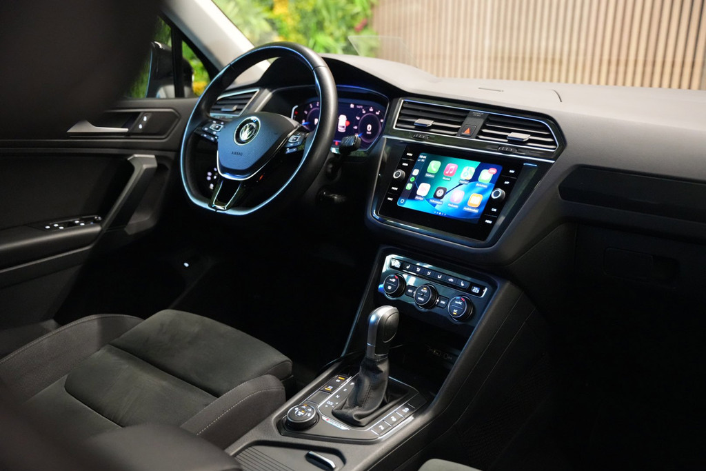Volkswagen Tiguan 2.0 TSI 4Motion R-Line / Trekhaak / Camera / HUD / CarPlay 53107650-2.jpg | Loenen's Autobedrijf