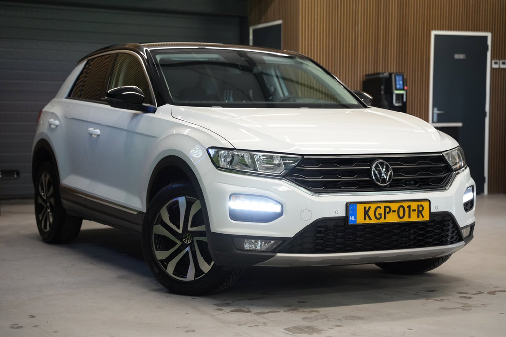 Volkswagen T-Roc 1.5 TSI Active Automaat / CarPlay / Parkeersensoren 53190895-4.jpg | Loenen's Autobedrijf