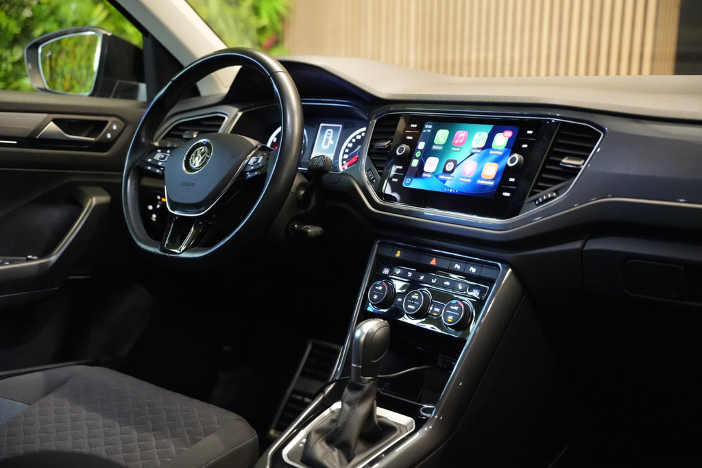 Volkswagen T-Roc 1.5 TSI IQ.Drive automaat / Trekhaak / CarPlay / Cruise / PDC 53235153-2.jpg | Loenen's Autobedrijf