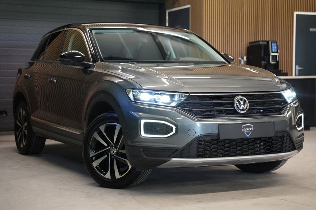 Volkswagen T-Roc 1.5 TSI IQ.Drive automaat / Trekhaak / CarPlay / Cruise / PDC 53235153-4.jpg | Loenen's Autobedrijf