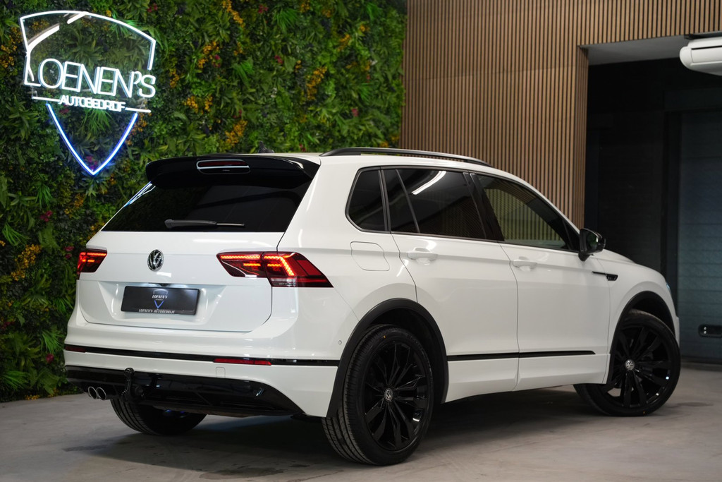 Volkswagen Tiguan 2.0 TSI 4Motion 3x R-Line / Trekhaak / Camera / CarPlay / 20 inch 53349111-1.jpg | Loenen's Autobedrijf