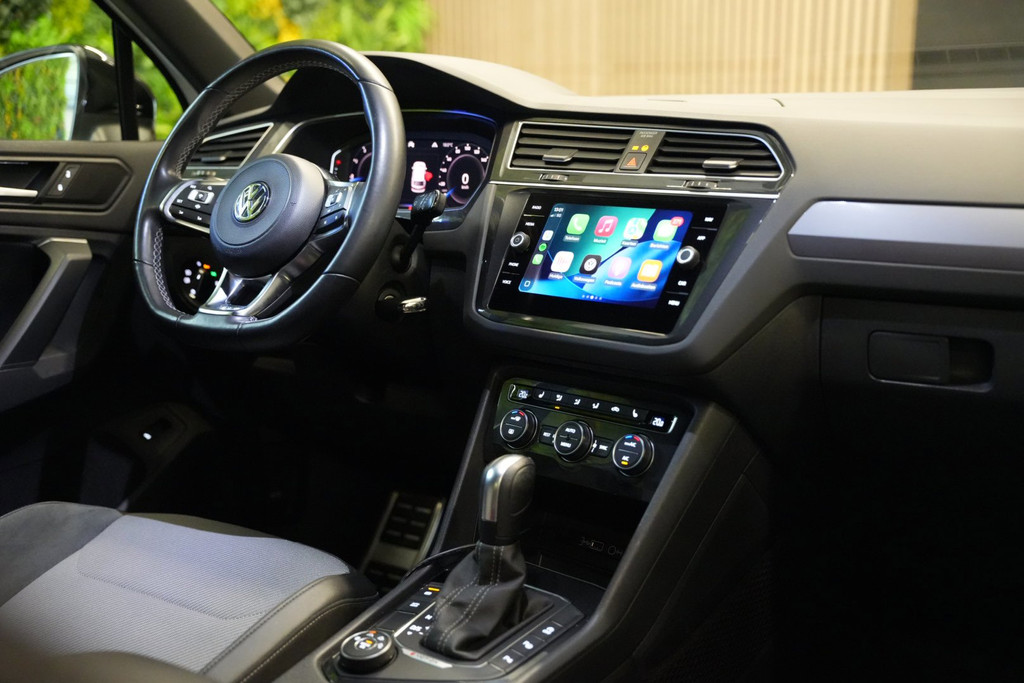 Volkswagen Tiguan 2.0 TSI 4Motion 3x R-Line / Trekhaak / Camera / CarPlay / 20 inch 53349111-2.jpg | Loenen's Autobedrijf