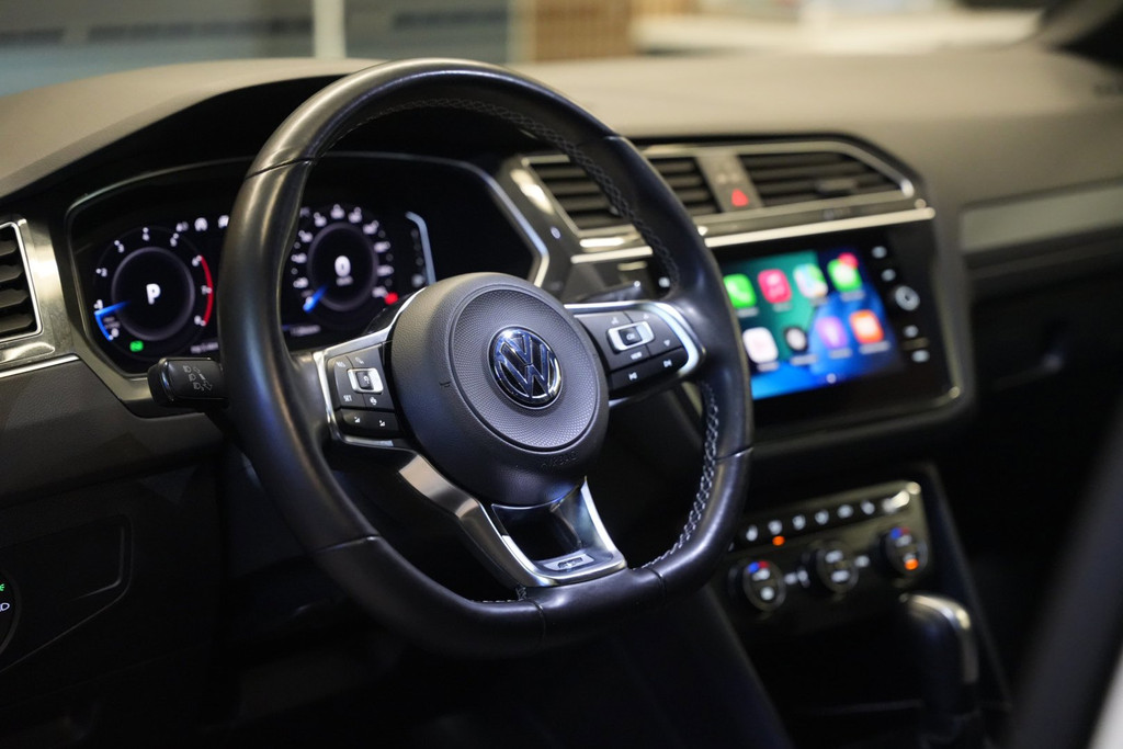 Volkswagen Tiguan 2.0 TSI 4Motion 3x R-Line / Trekhaak / Camera / CarPlay / 20 inch 53349111-3.jpg | Loenen's Autobedrijf