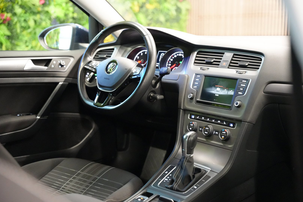 Volkswagen Golf 1.2 TSI Lounge Edition automaat / Cruise / Parkeersensoren / Stoelv 53574555-2.jpg | Loenen's Autobedrijf
