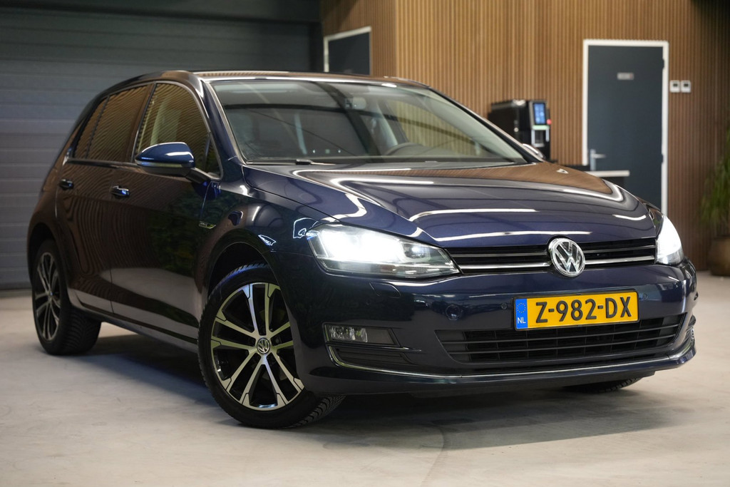 Volkswagen Golf 1.2 TSI Lounge Edition automaat / Cruise / Parkeersensoren / Stoelv 53574555-4.jpg | Loenen's Autobedrijf