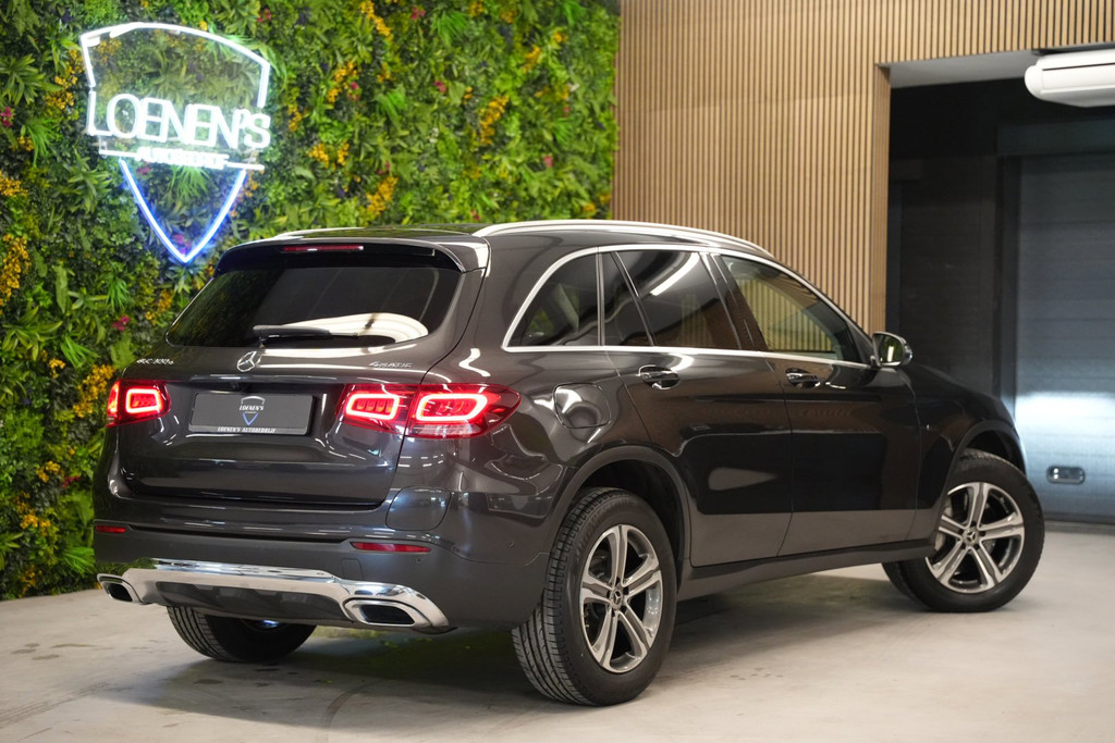 Mercedes-Benz GLC 300e 4MATIC / Camera / CarPlay / Widescreen 53615156-1.jpg | Loenen's Autobedrijf