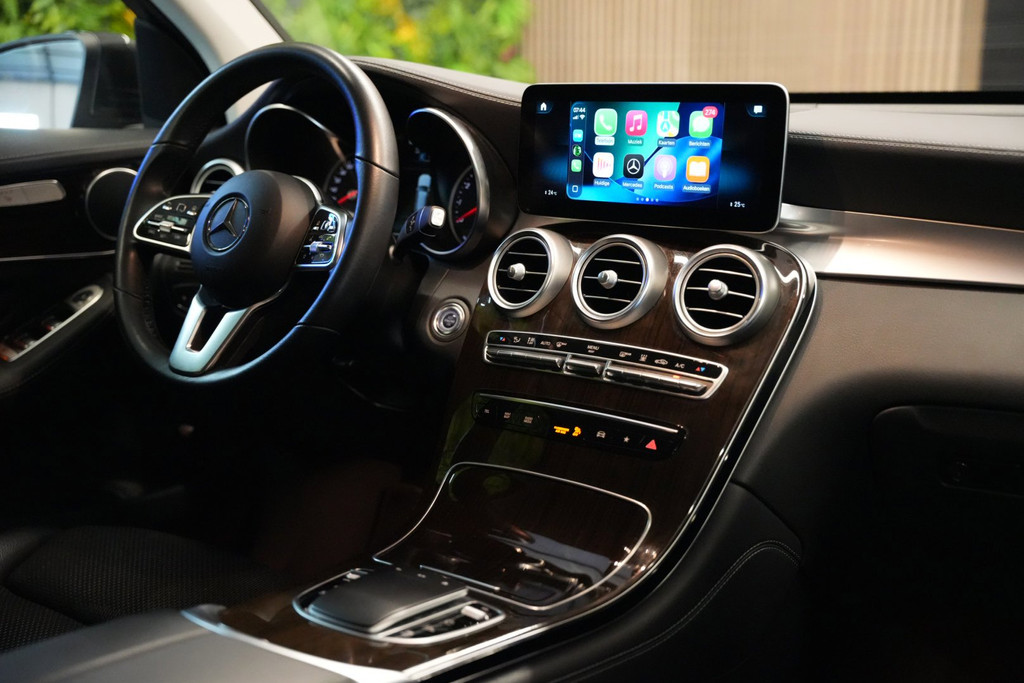 Mercedes-Benz GLC 300e 4MATIC / Camera / CarPlay / Widescreen 53615156-2.jpg | Loenen's Autobedrijf