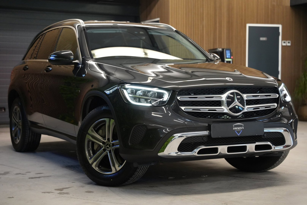 Mercedes-Benz GLC 300e 4MATIC / Camera / CarPlay / Widescreen 53615156-4.jpg | Loenen's Autobedrijf