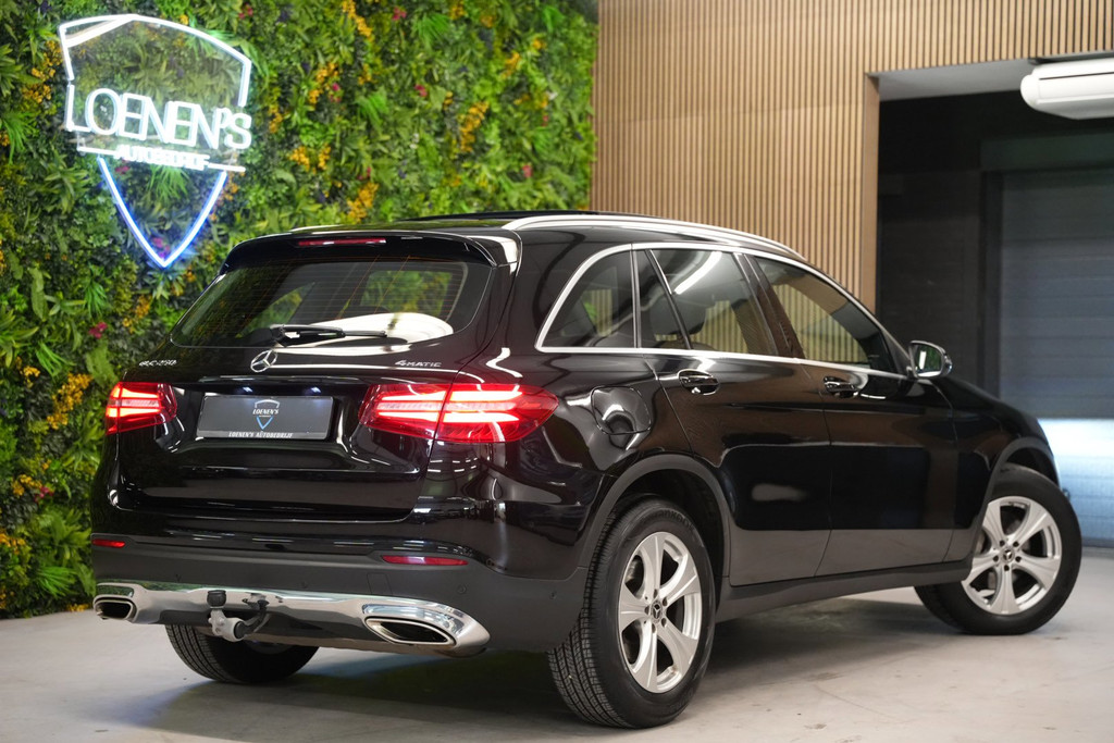 Mercedes-Benz GLC 250 4MATIC Premium AMG / Pano / Trekhaak / Camera 54242374-1.jpg | Loenen's Autobedrijf
