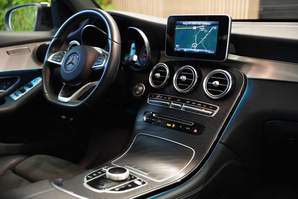 Mercedes-Benz GLC 250 4MATIC Premium AMG / Pano / Trekhaak / Camera 54242374-2.jpg | Loenen's Autobedrijf