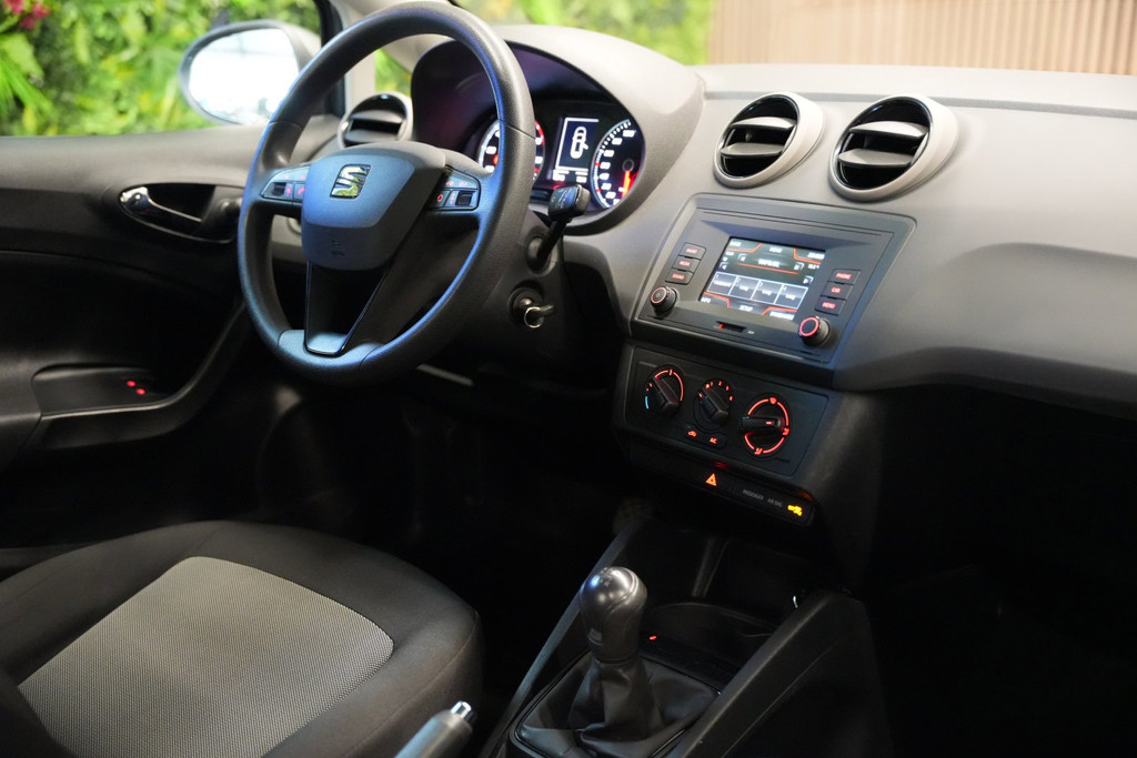 SEAT Ibiza 1.0 MPI Reference / Parkeersensoren / Airco / LM velgen 54261483-2.jpg | Loenen's Autobedrijf
