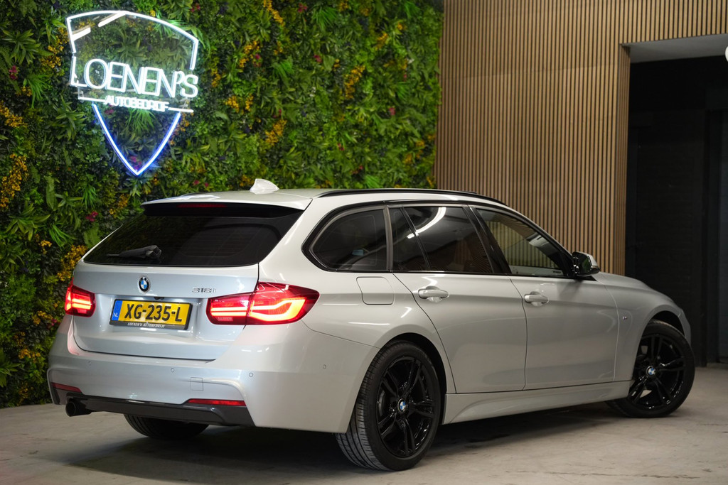 BMW 3 Serie Touring 318i M Sport Edition / Pano / HUD / Camera / CarPlay 54273999-1.jpg | Loenen's Autobedrijf