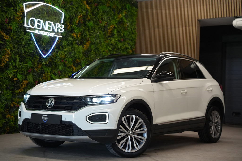 Volkswagen T-Roc 1.5 TSI ACT IQ.Drive Automaat / Trekhaak / Camera / ACC 54577374-0.jpg | Loenen's Autobedrijf