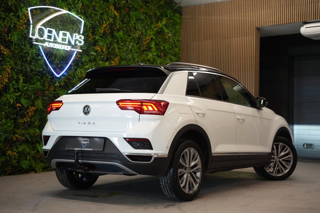 Volkswagen T-Roc 1.5 TSI ACT IQ.Drive Automaat / Trekhaak / Camera / ACC 54577374-1.jpg | Loenen's Autobedrijf