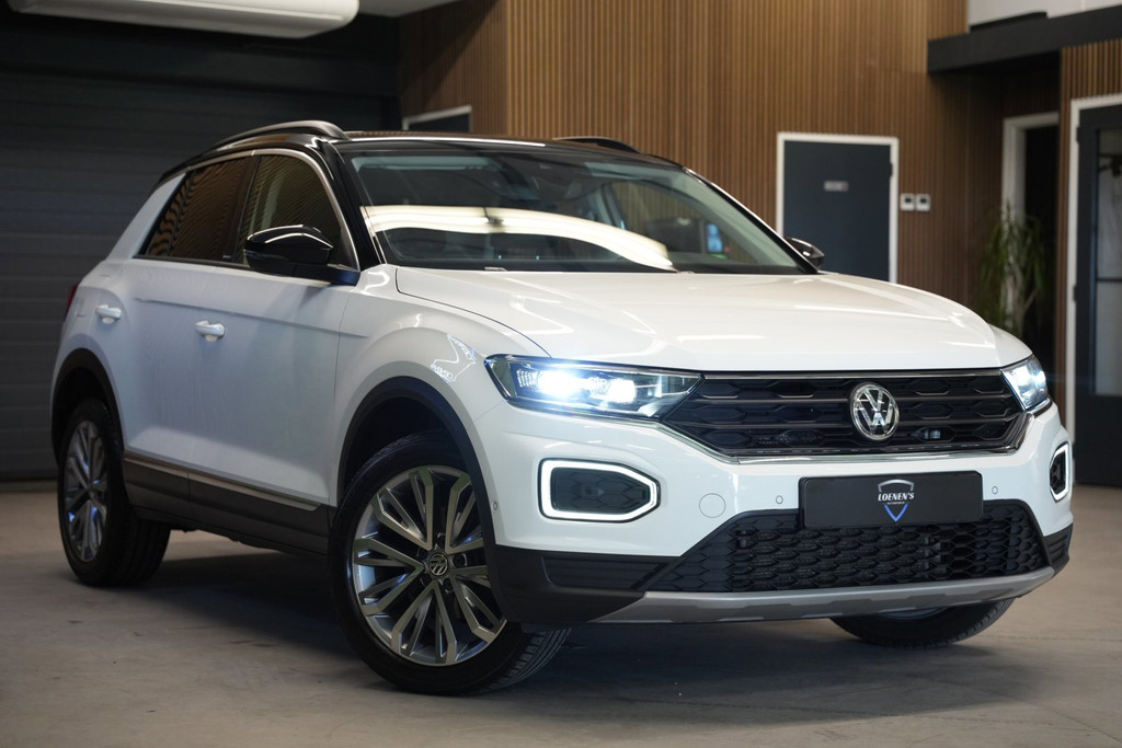 Volkswagen T-Roc 1.5 TSI ACT IQ.Drive Automaat / Trekhaak / Camera / ACC 54577374-4.jpg | Loenen's Autobedrijf