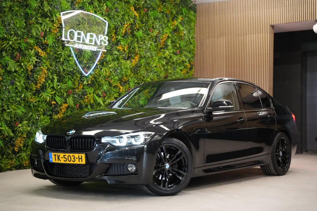 BMW 3 Serie 318i M Sport Edition / CarPlay / Cruise / Shadow Line / PDC 54660191-0.jpg | Loenen's Autobedrijf