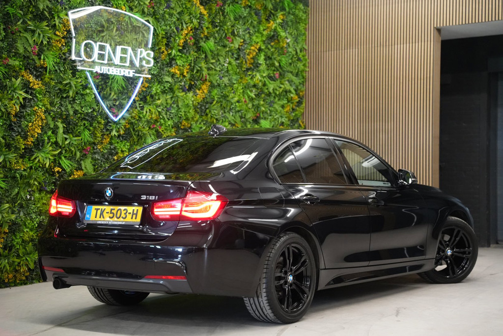 BMW 3 Serie 318i M Sport Edition / CarPlay / Cruise / Shadow Line / PDC 54660191-1.jpg | Loenen's Autobedrijf