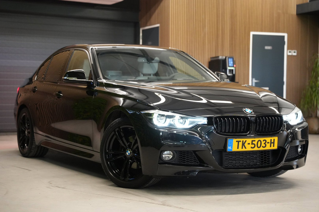 BMW 3 Serie 318i M Sport Edition / CarPlay / Cruise / Shadow Line / PDC 54660191-4.jpg | Loenen's Autobedrijf