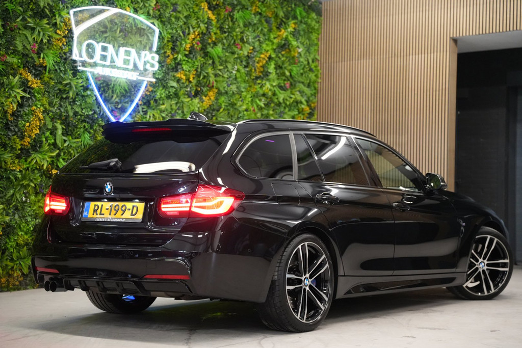 BMW 3 Serie Touring 318i M-Sport / Pano / Trekhaak / H&K / HUD / Memory 54838863-1.jpg | Loenen's Autobedrijf
