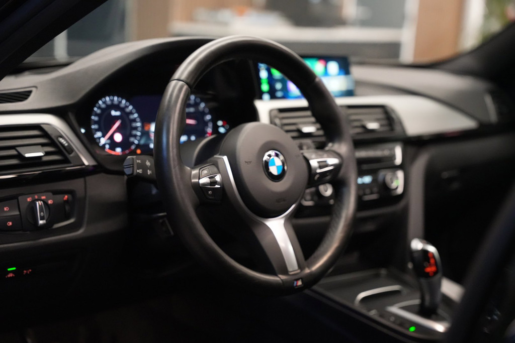 BMW 3 Serie Touring 318i M-Sport / Pano / Trekhaak / H&K / HUD / Memory 54838863-3.jpg | Loenen's Autobedrijf