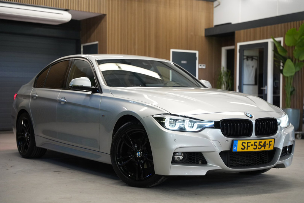 BMW 3 Serie 318i Edition M Sport Shadow / Camera / CarPlay / Cruise 54871205-4.jpg | Loenen's Autobedrijf