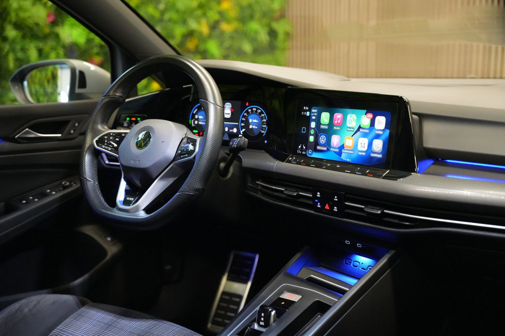 Volkswagen Golf 1.4 eHybrid GTE / Pano / HUD / Trekhaak / Camera 54943792-2.jpg | Loenen's Autobedrijf