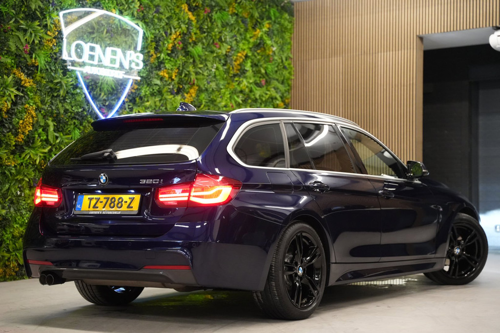 BMW 3 Serie Touring 320i M Sport Edition / CarPlay / Cruise / Stoelverwarming / PDC 55362987-1.jpg | Loenen's Autobedrijf