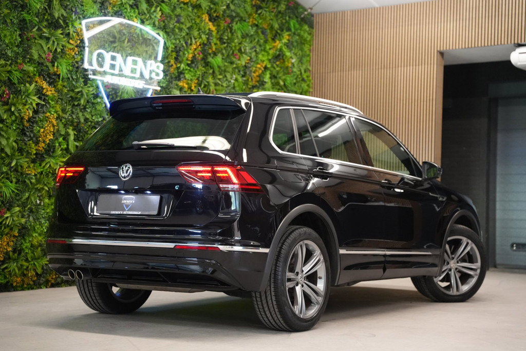 Volkswagen Tiguan 2.0 TSI 4Motion 3x R-Line / Pano / HUD / Camera / CarPlay 55864584-1.jpg | Loenen's Autobedrijf