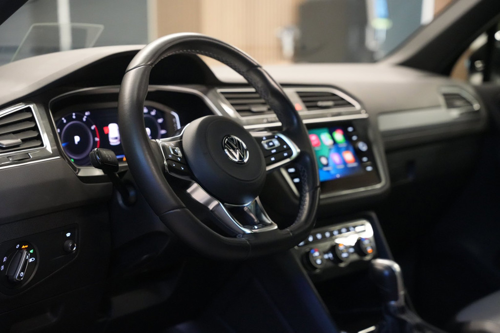 Volkswagen Tiguan 2.0 TSI 4Motion 3x R-Line / Pano / HUD / Camera / CarPlay 55864584-3.jpg | Loenen's Autobedrijf
