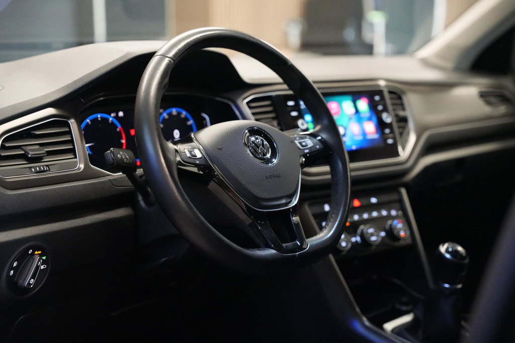 Volkswagen T-Roc 1.0 TSI R-Line / Stoelverwarming / Parkeersensoren / CarPlay 55893658-3.jpg | Loenen's Autobedrijf
