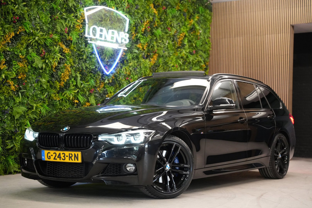 BMW 3 Serie Touring 318i M Sport / Pano / Harman Kardon / Camera / HUD 56330781-0.jpg | Loenen's Autobedrijf