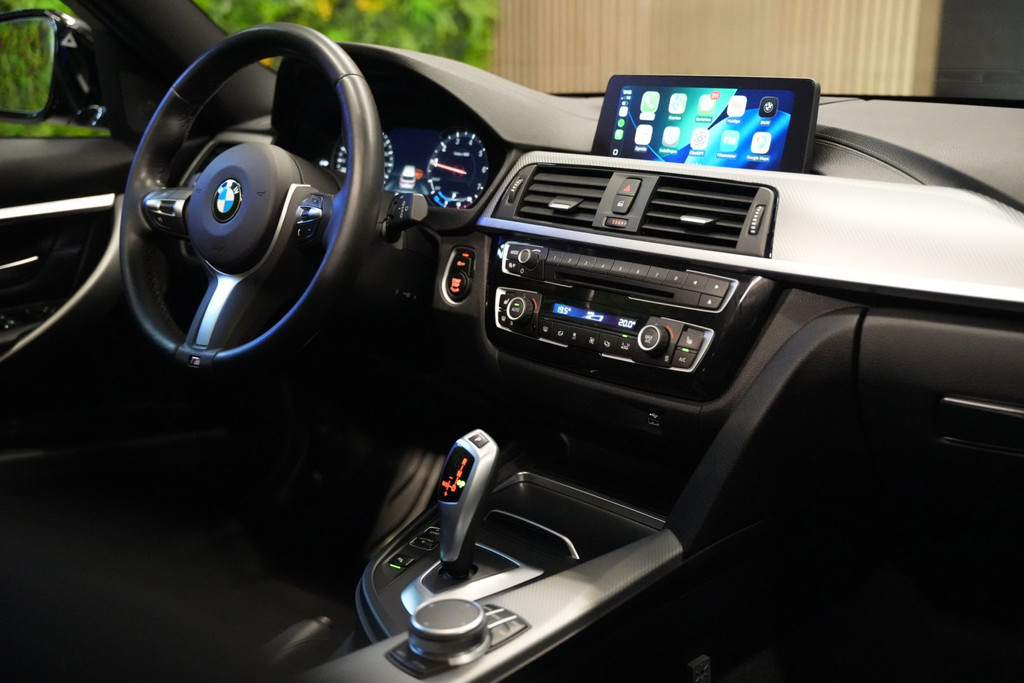 BMW 3 Serie Touring 318i M Sport / Pano / Harman Kardon / Camera / HUD 56330781-2.jpg | Loenen's Autobedrijf