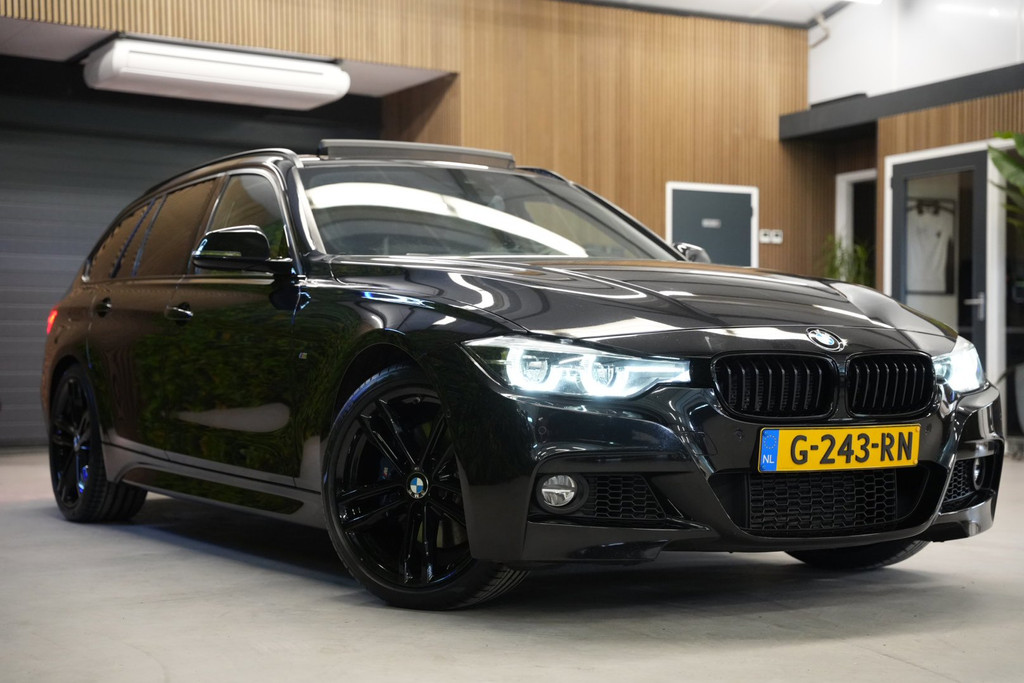 BMW 3 Serie Touring 318i M Sport / Pano / Harman Kardon / Camera / HUD 56330781-4.jpg | Loenen's Autobedrijf