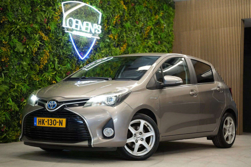 Toyota Yaris 1.5 Hybrid Lease Automaat / Cruise / Camera / Navigatie 56505567-0.jpg | Loenen's Autobedrijf