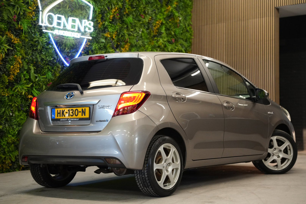 Toyota Yaris 1.5 Hybrid Lease Automaat / Cruise / Camera / Navigatie 56505567-1.jpg | Loenen's Autobedrijf