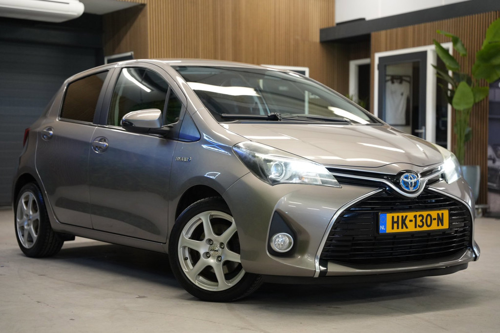 Toyota Yaris 1.5 Hybrid Lease Automaat / Cruise / Camera / Navigatie 56505567-4.jpg | Loenen's Autobedrijf