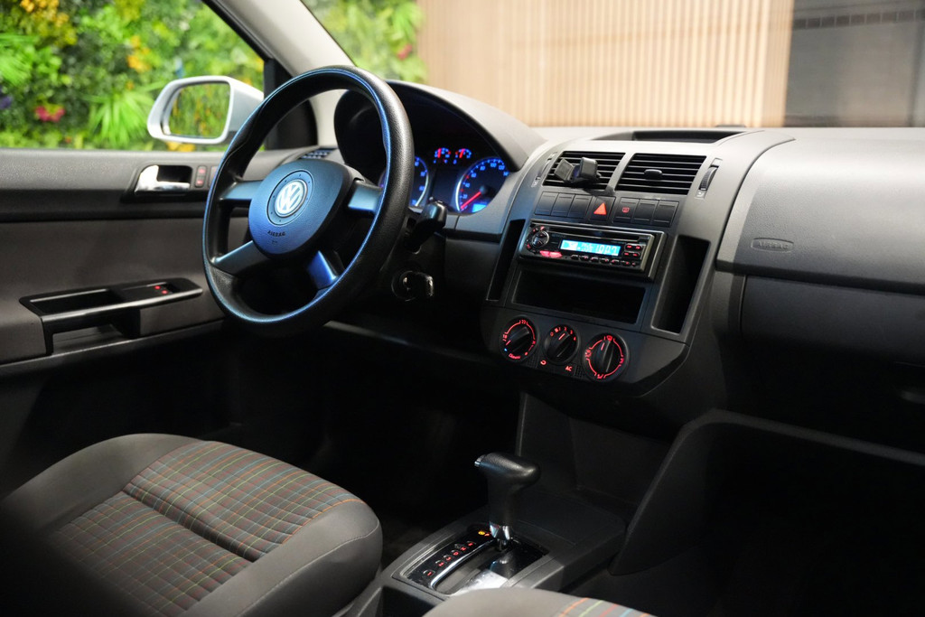 Volkswagen Polo 1.4-16V Optive Automaat / Airco / Radio 56547443-2.jpg | Loenen's Autobedrijf