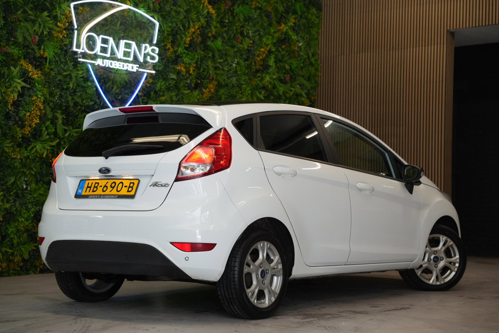 Ford Fiesta 1.0 White Edition / Nwe Distr.riem / CarPlay / Parkeersensoren 56682019-1.jpg | Loenen's Autobedrijf