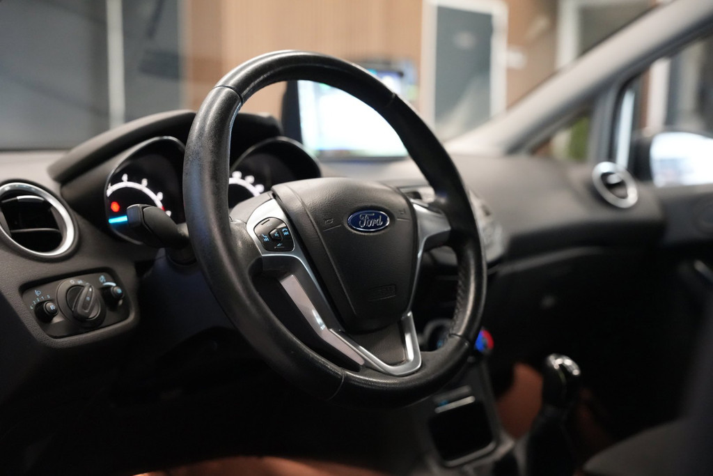 Ford Fiesta 1.0 White Edition / Nwe Distr.riem / CarPlay / Parkeersensoren 56682019-3.jpg | Loenen's Autobedrijf