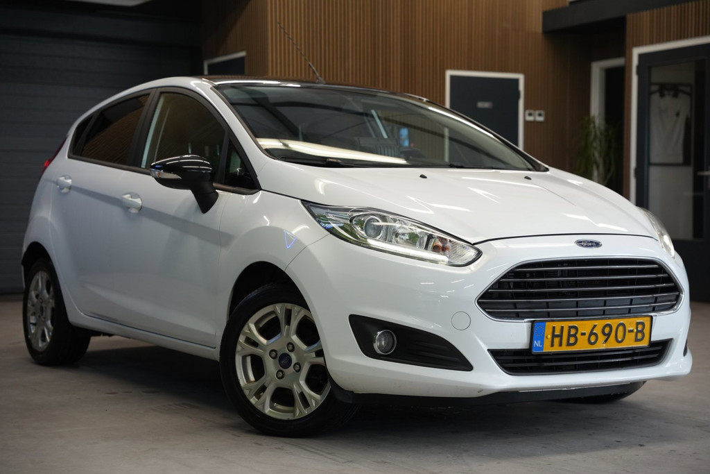 Ford Fiesta 1.0 White Edition / Nwe Distr.riem / CarPlay / Parkeersensoren 56682019-4.jpg | Loenen's Autobedrijf