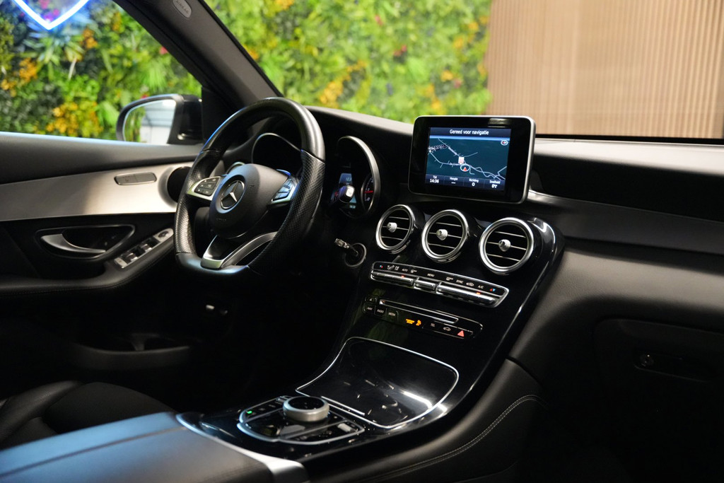 Mercedes-Benz GLC 250 4MATIC AMG / Luchtvering / Trekhaak / 360 Camera / Cruise 56763249-2.jpg | Loenen's Autobedrijf