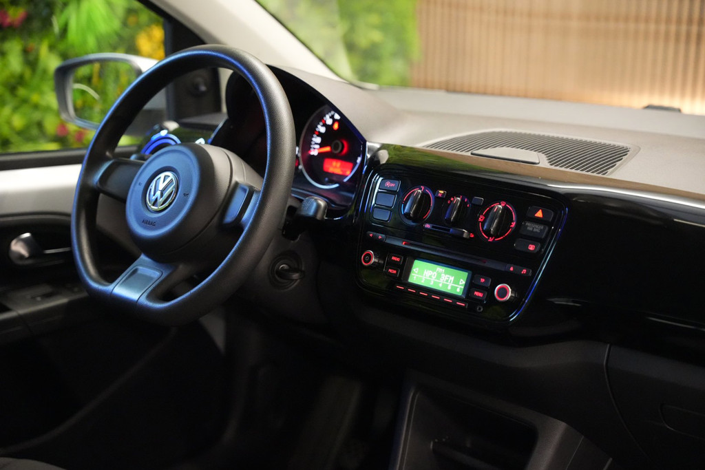 Volkswagen up! 1.0 move up! BlueMotion / Airco / Radio 57052236-2.jpg | Loenen's Autobedrijf